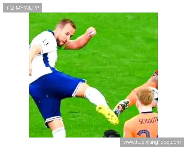 5分钟内两次争议判罚引发热议